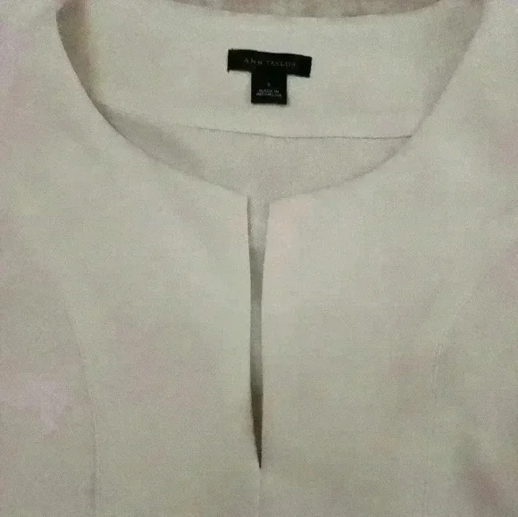 🌻ANN TAYLOR TOP - Picture 2 of 3